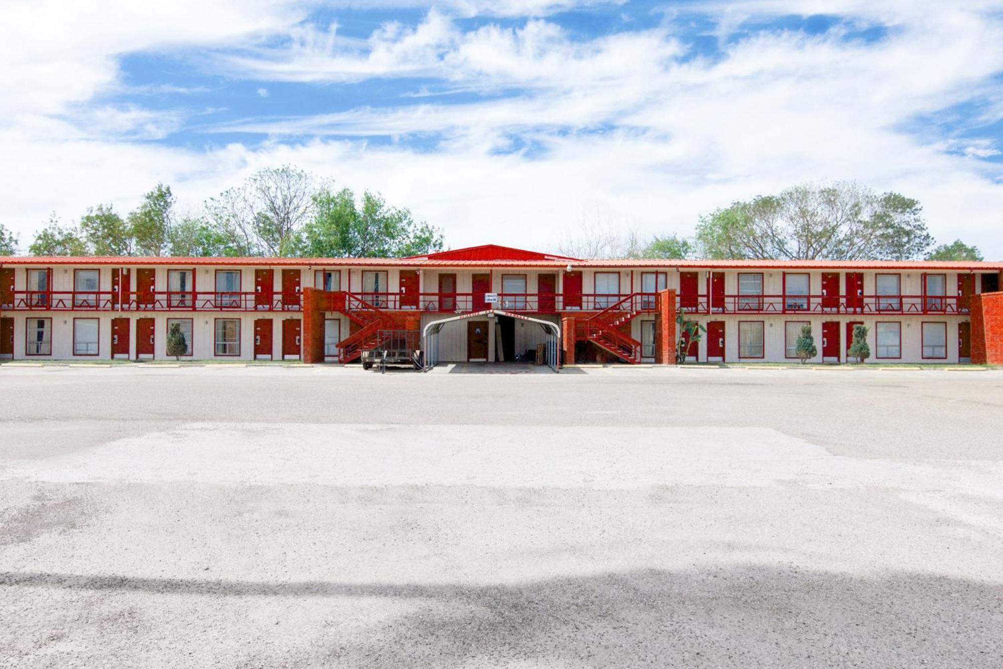 Oyo Hotel Alice Tx Hwy 281 West ภายนอก รูปภาพ
