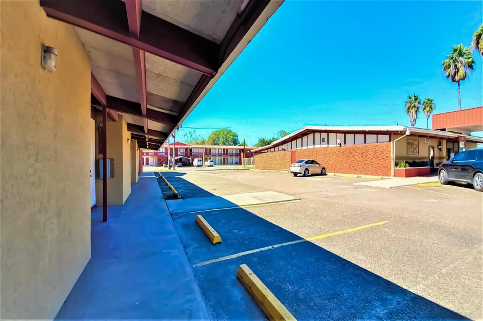 Oyo Hotel Alice Tx Hwy 281 West ภายนอก รูปภาพ